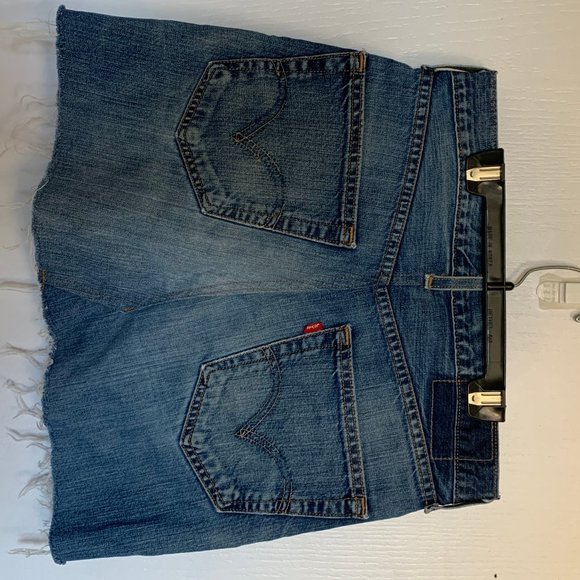 Levi's denim skirt, size large - Picture 2 of 3